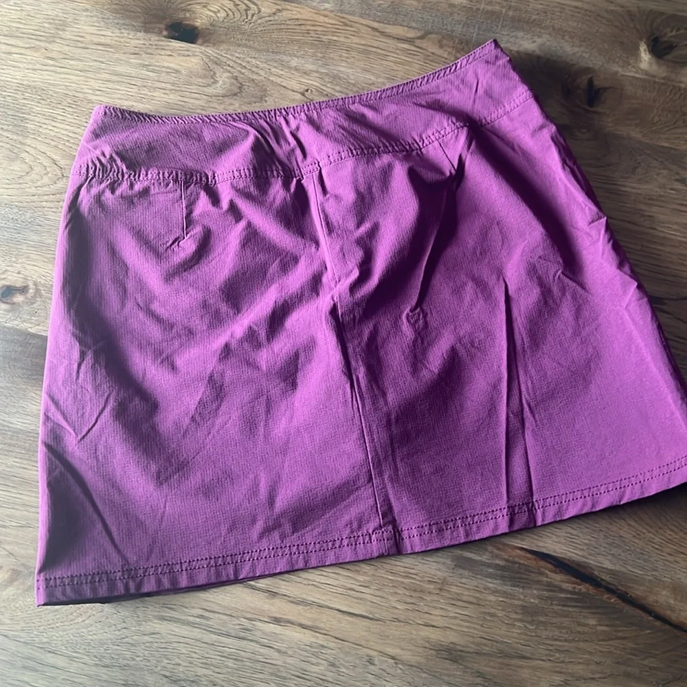 Green Tea Ladies Lightweight Skorts Size Large.